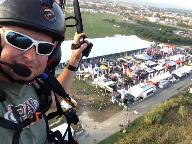 Lire la suite à propos de l’article Les voiles naturistes au dessus de la course cycliste du Roce d&rsquo;Azur